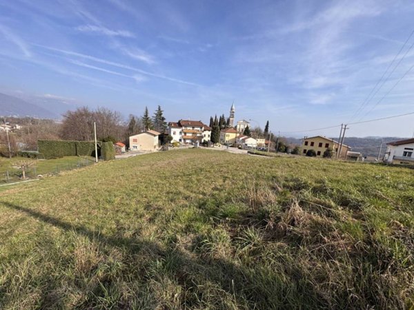 terreno edificabile in vendita a Schio in zona Monte Magrè