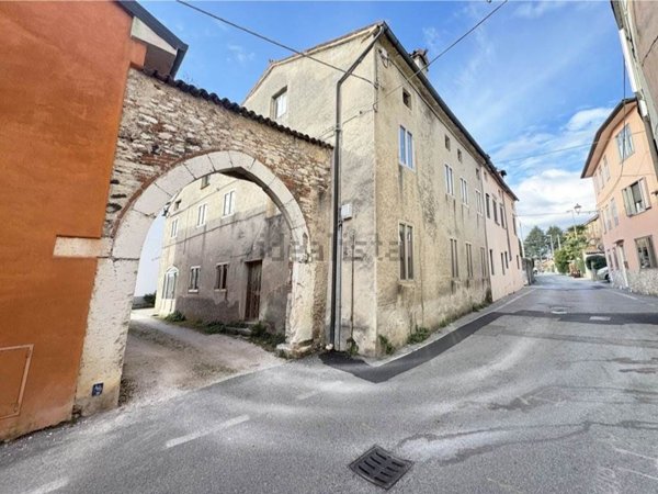 mansarda in vendita a Schio in zona Magrè