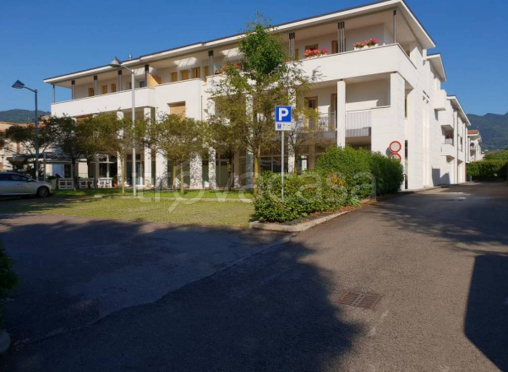 appartamento in vendita a Schio in zona Magrè