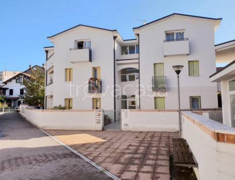appartamento in vendita a Schio in zona Magrè