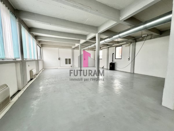 locale di sgombero in vendita a Schio