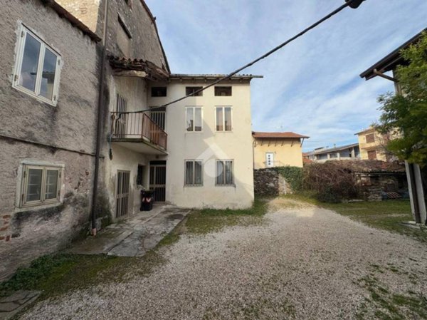 casa indipendente in vendita a Schio in zona Magrè