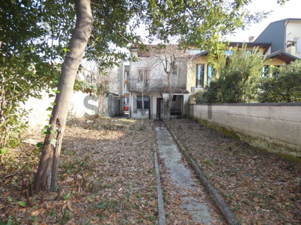 casa indipendente in vendita a Schio in zona Magrè