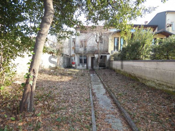 casa indipendente in vendita a Schio in zona Magrè
