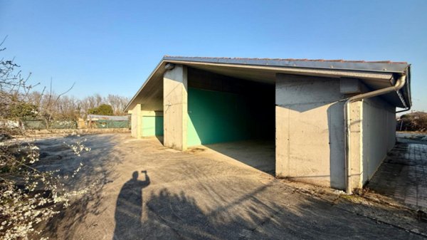 locale di sgombero in vendita a Schio in zona Giavenale