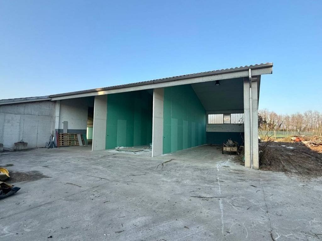 locale di sgombero in vendita a Schio in zona Giavenale