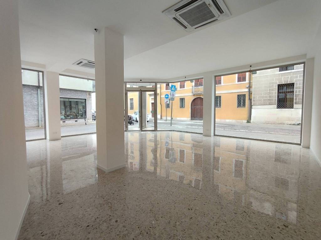 negozio in vendita a Schio