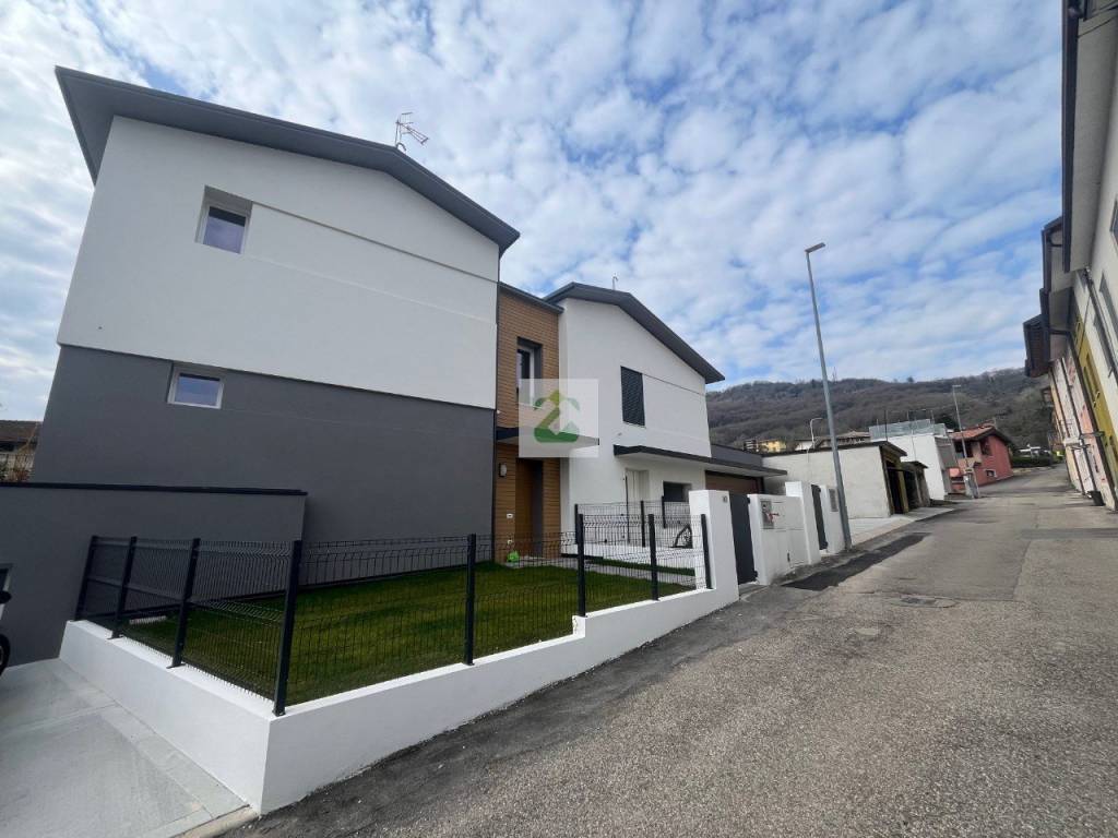 casa indipendente in vendita a Schio in zona Magrè