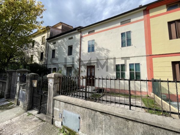 casa indipendente in vendita a Schio