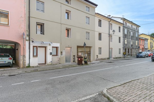 appartamento in vendita a Schio in zona Magrè