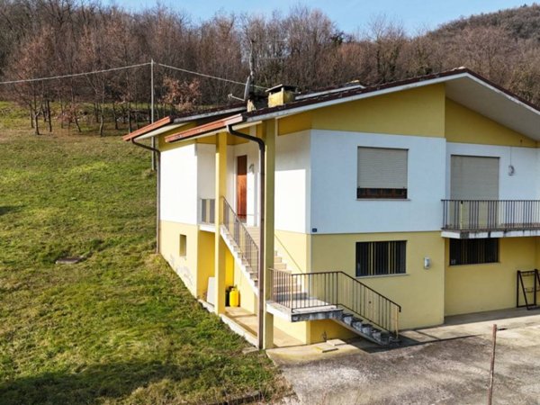 casa indipendente in vendita a Schio