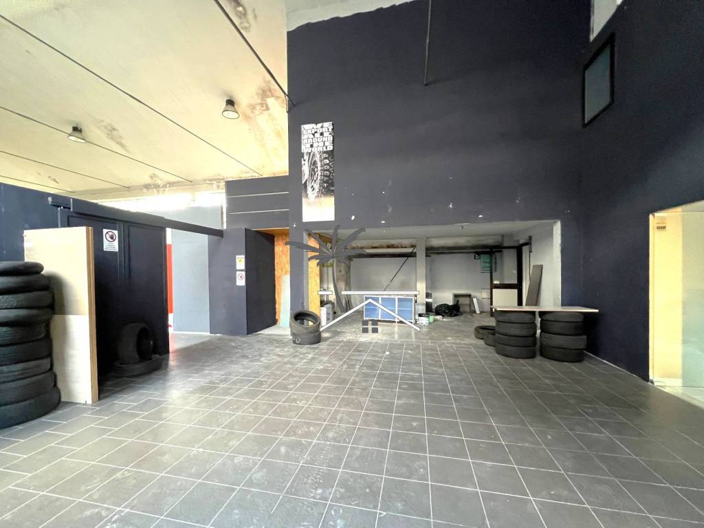 locale commerciale in vendita a Schio