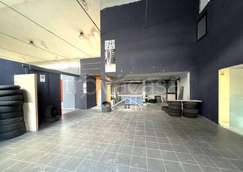 locale commerciale in vendita a Schio