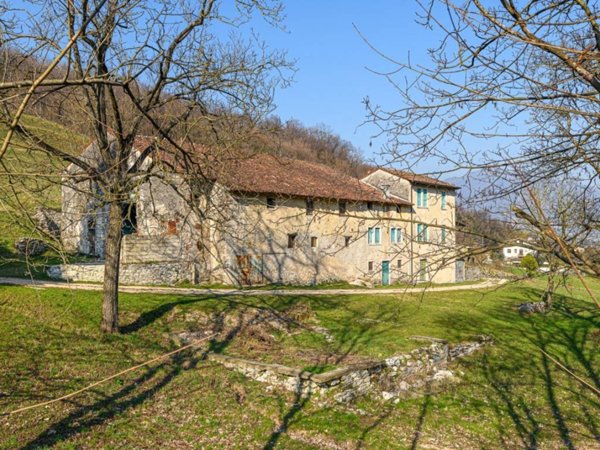 casa indipendente in vendita a Schio in zona Magrè