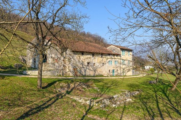 appartamento in vendita a Schio in zona Magrè