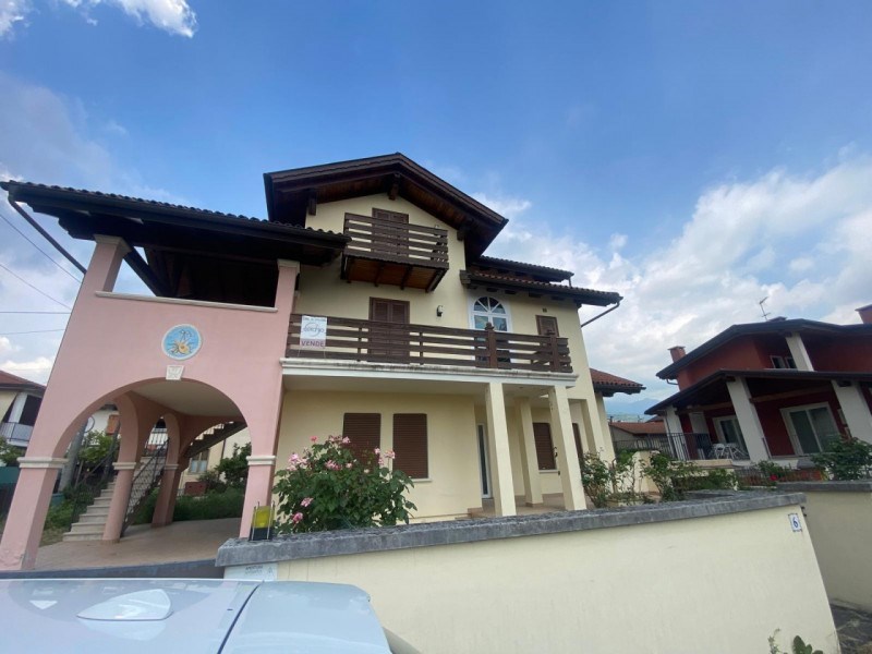 casa indipendente in vendita a Schio in zona Magrè