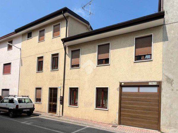 appartamento in vendita a Schio in zona Magrè
