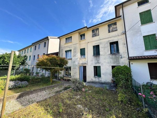 casa indipendente in vendita a Schio in zona Magrè