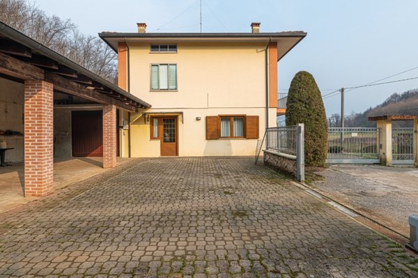casa indipendente in vendita a Schio in zona Magrè