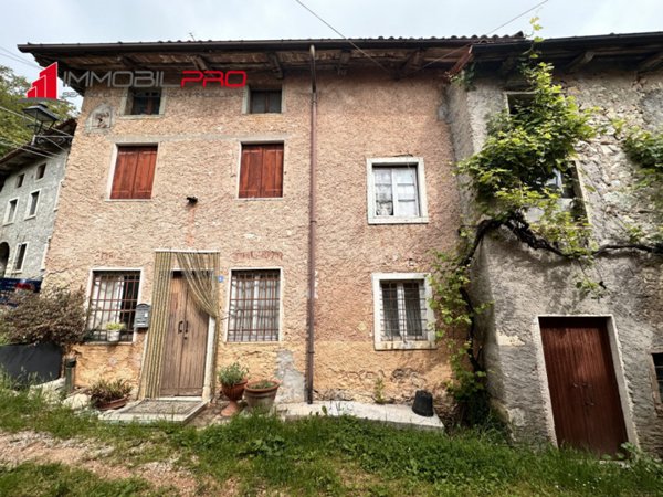 casa indipendente in vendita a Schio in zona Monte Magrè