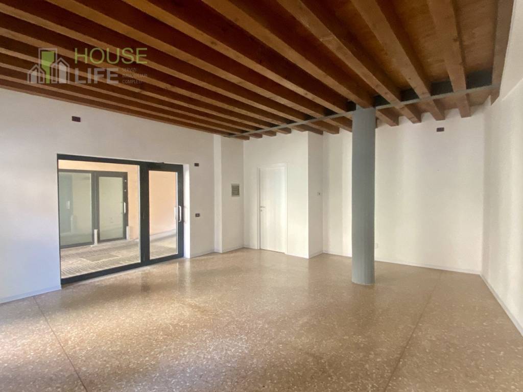 negozio in vendita a Schio in zona Santa Croce