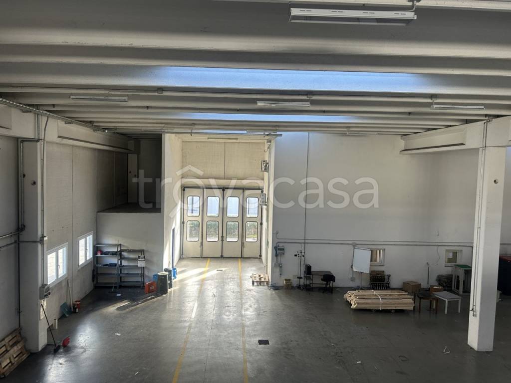 locale commerciale in vendita a Schio in zona Vegri