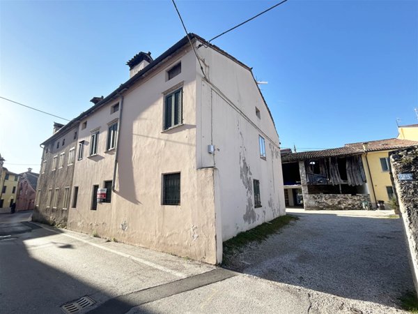 casa indipendente in vendita a Schio in zona Magrè