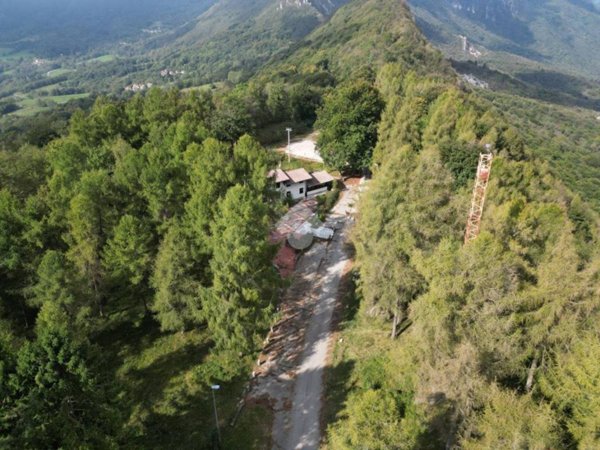 casa indipendente in vendita a Schio in zona Tretto