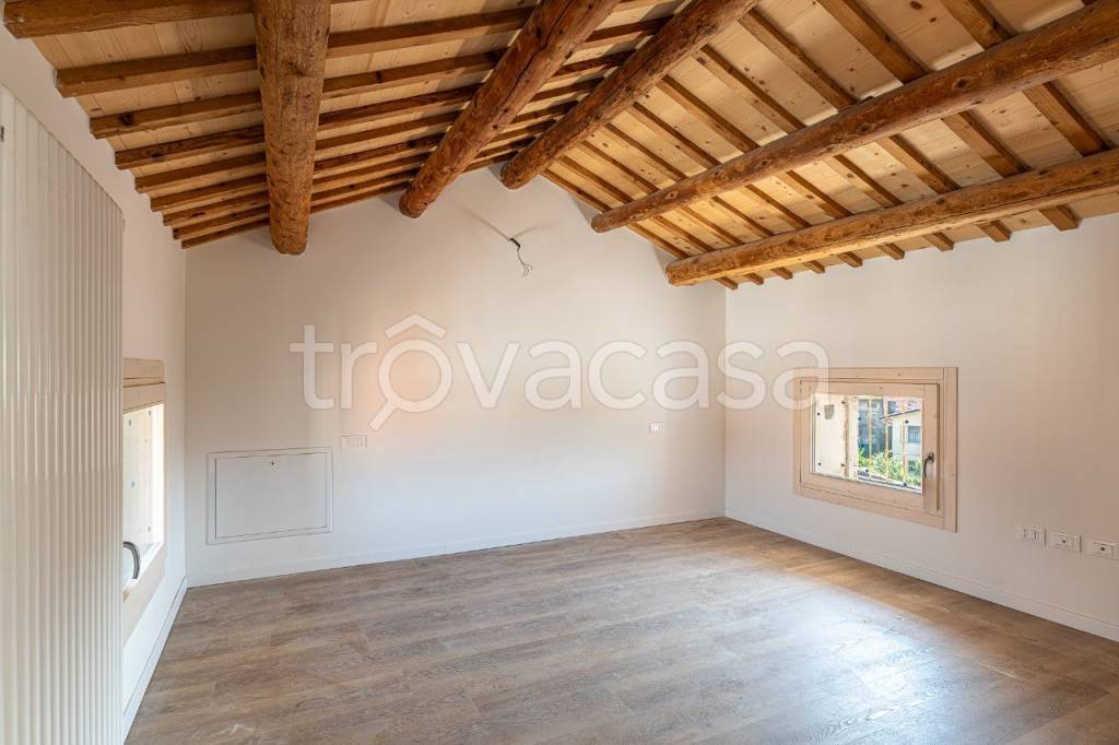 appartamento in vendita a Schio in zona Magrè