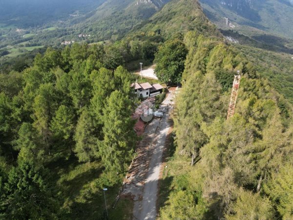 esavano in vendita a Schio in zona Tretto
