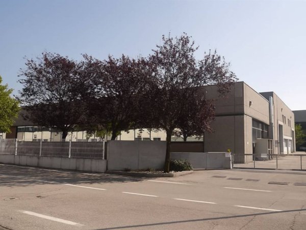 locale commerciale in vendita a Schio