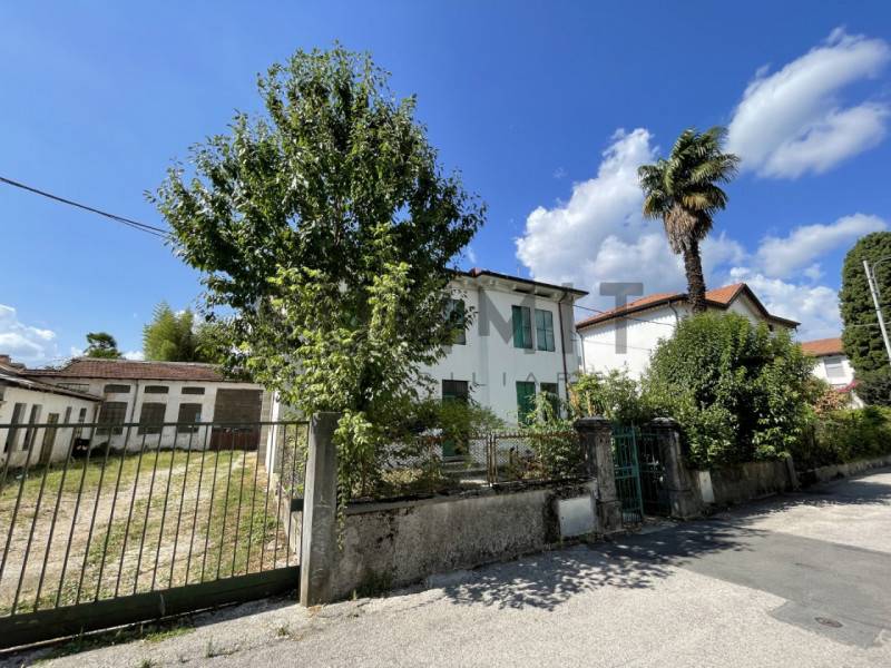 casa indipendente in vendita a Schio