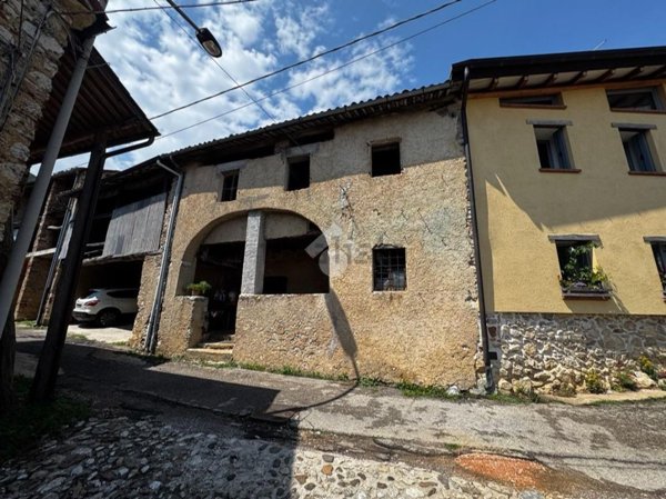 rudere in vendita a Schio in zona Tretto