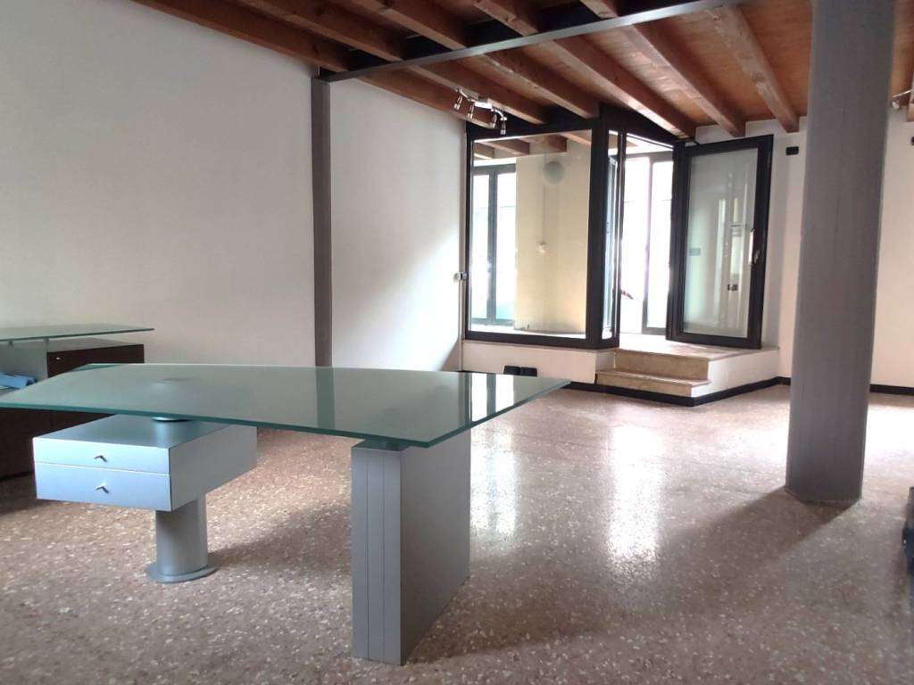 negozio in vendita a Schio