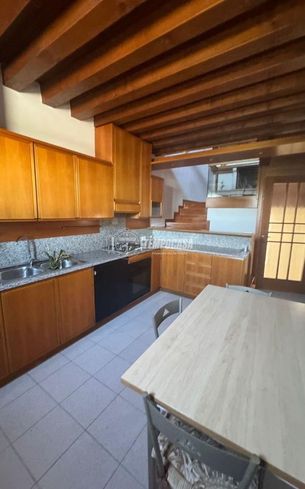 appartamento in vendita a Schio in zona Liviera