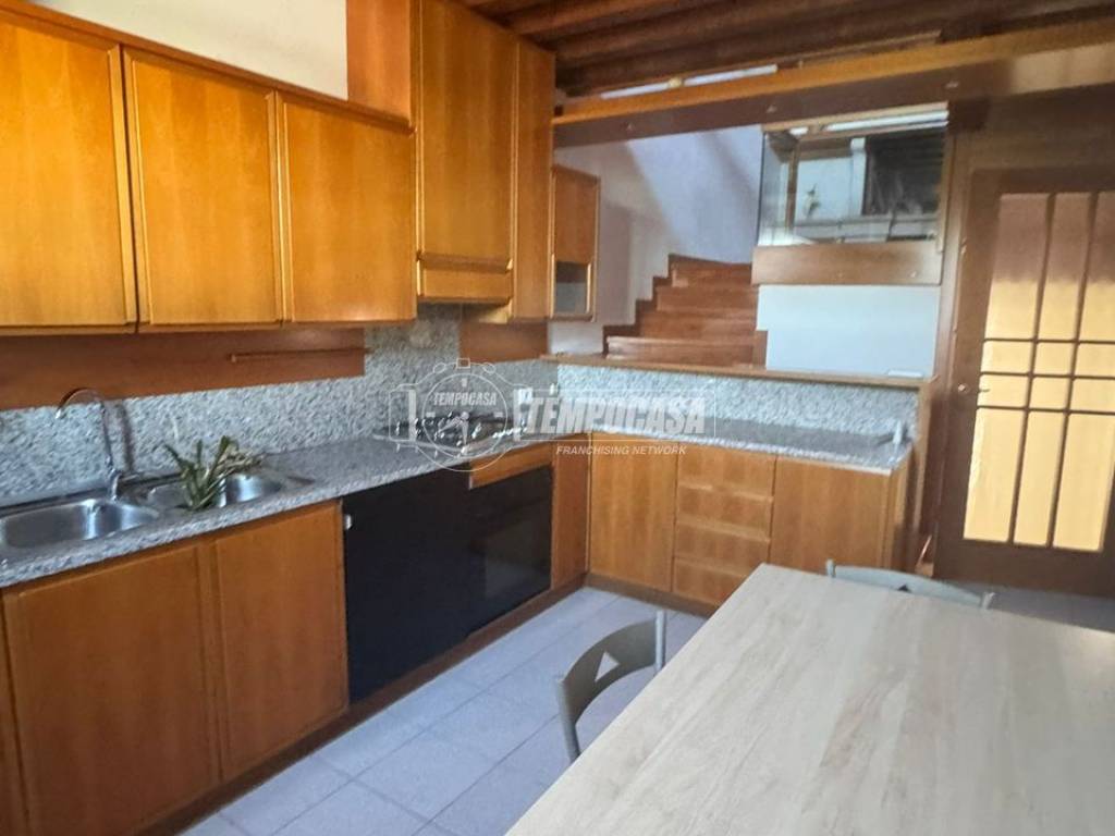appartamento in vendita a Schio in zona Liviera