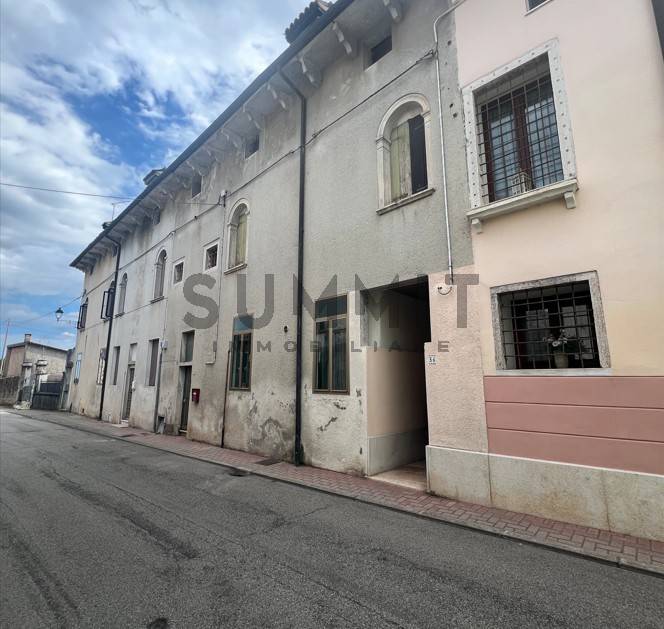 casa indipendente in vendita a Schio in zona Magrè