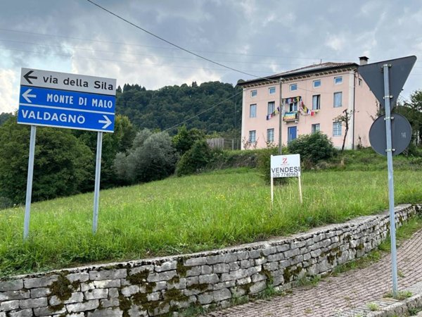 terreno edificabile in vendita a Schio in zona Monte Magrè