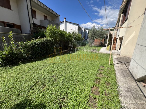 casa indipendente in vendita a Schio in zona Poleo