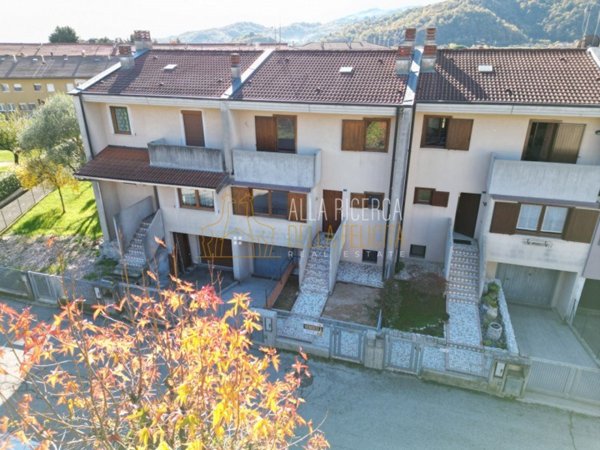 casa indipendente in vendita a Schio in zona Poleo