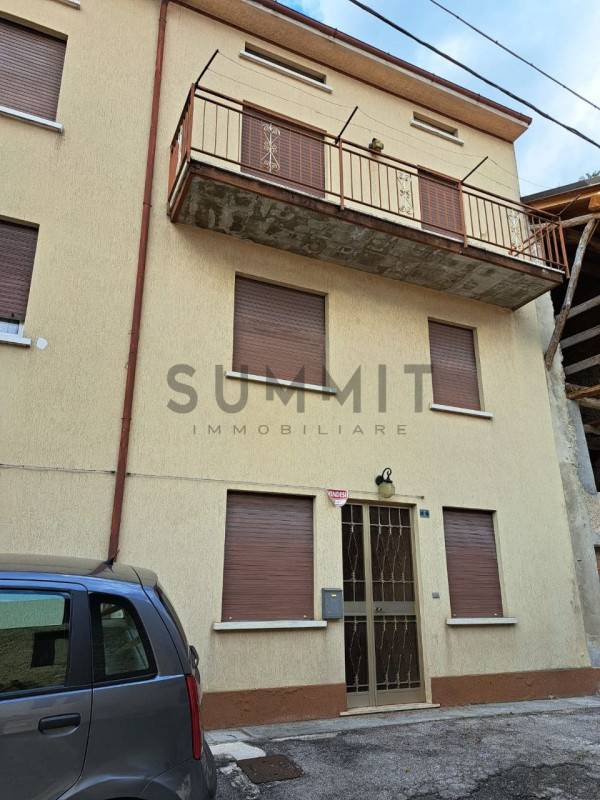 casa indipendente in vendita a Schio in zona Tretto
