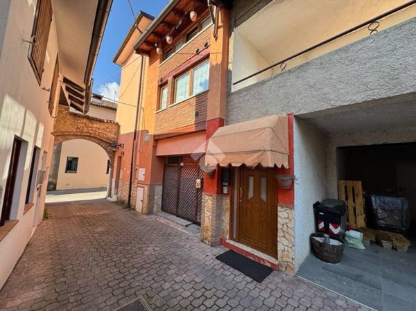 casa indipendente in vendita a Schio in zona Magrè
