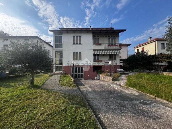 casa indipendente in vendita a Schio in zona Santa Croce