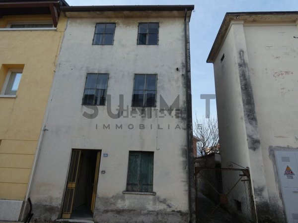 casa indipendente in vendita a Schio in zona Magrè