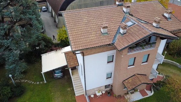 casa indipendente in vendita a Schio in zona Santa Croce