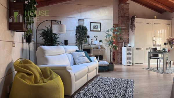 appartamento in vendita a Schio in zona Magrè