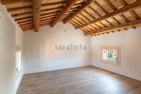 appartamento in vendita a Schio in zona Magrè