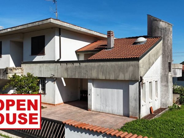 appartamento in vendita a Schio in zona Magrè