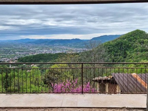 casa indipendente in vendita a Schio