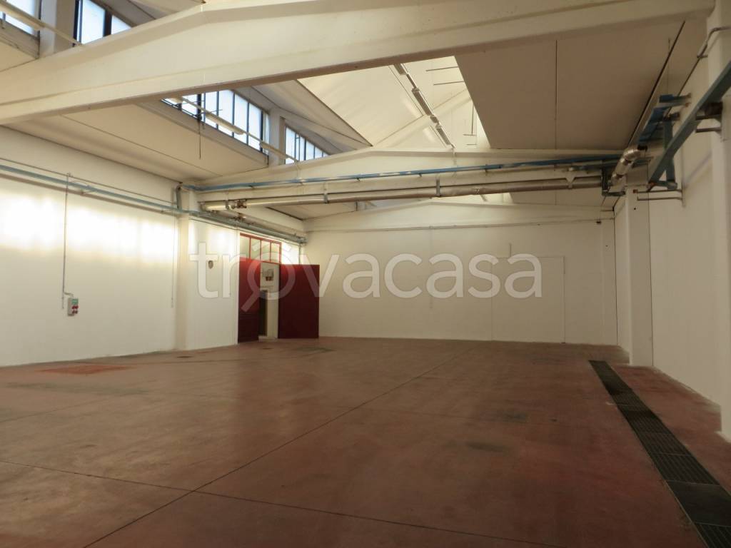 locale commerciale in vendita a Schio in zona Vegri